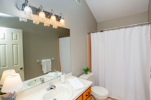 25 Farmhouse Rd, Alexandria Twp., NJ 08848