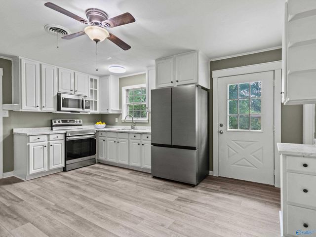 3825 SW Pinedale Drive, Huntsville, AL 35805