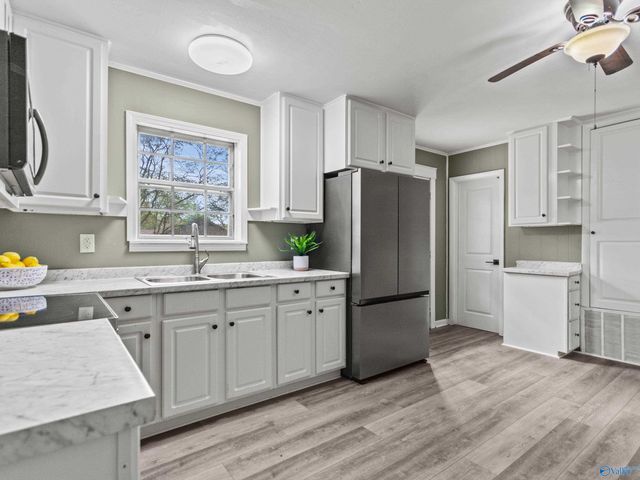 3825 SW Pinedale Drive, Huntsville, AL 35805