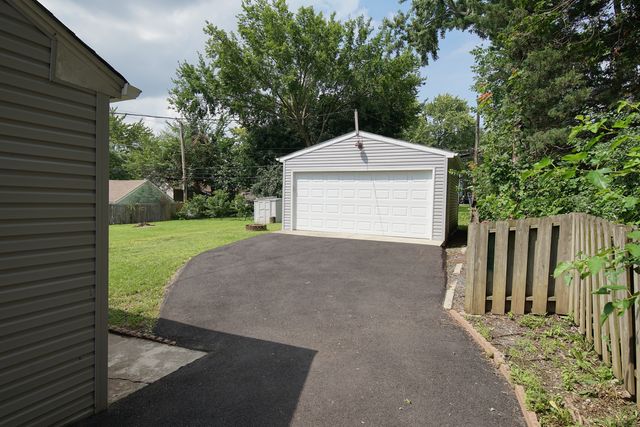 912 Harriet Avenue, Aurora, IL 60505