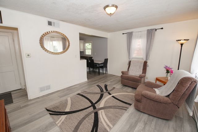 912 Harriet Avenue, Aurora, IL 60505