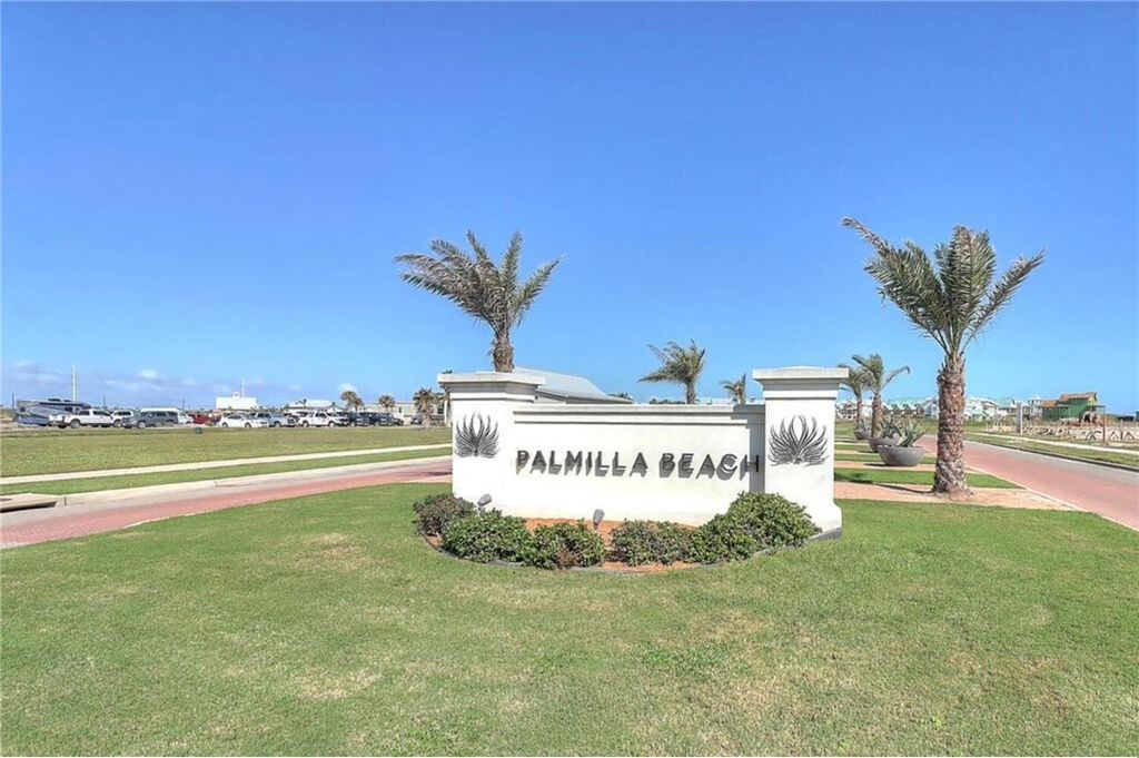 630 Sunset Ave, Port Aransas, TX 78373 — photo 2