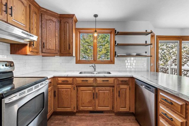 236 ELK COURT, Green Bay, WI 54302