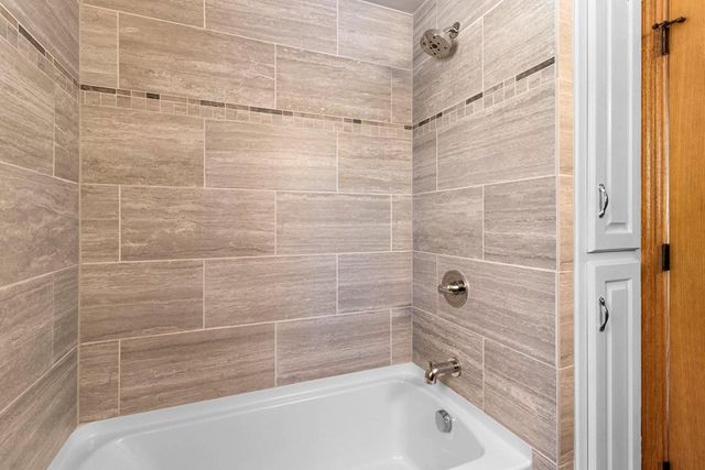 236 ELK COURT, Green Bay, WI 54302