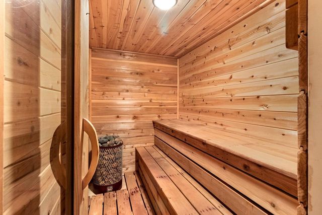 236 ELK COURT, Green Bay, WI 54302