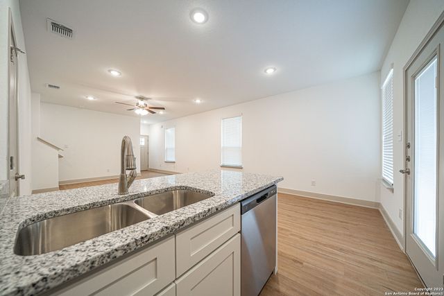 13513 Tulipwood Nook Unit 102, San Antonio, TX 78253