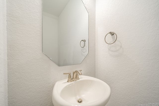 13513 Tulipwood Nook Unit 102, San Antonio, TX 78253