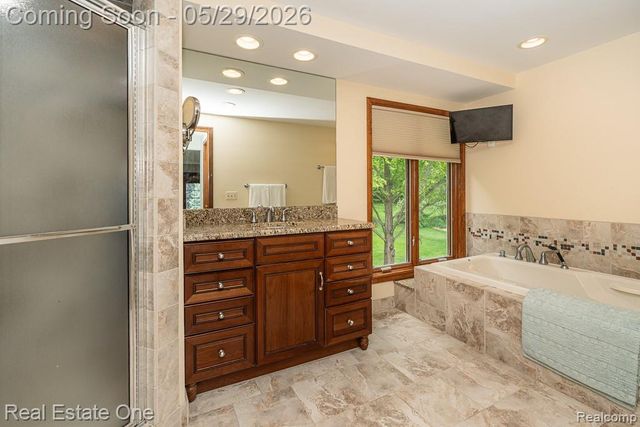 1171 Springwood Lane, Rochester Hills, MI 48309