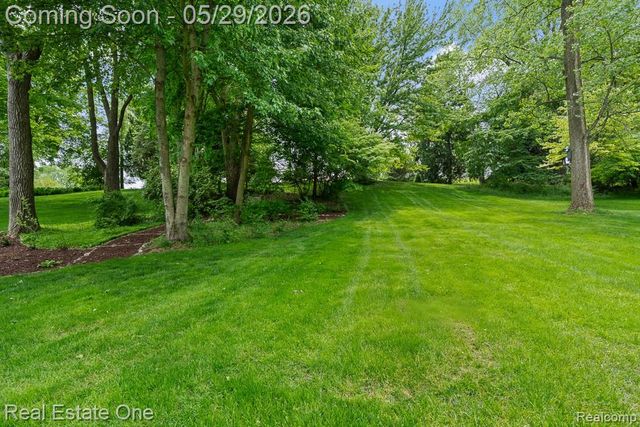 1171 Springwood Lane, Rochester Hills, MI 48309