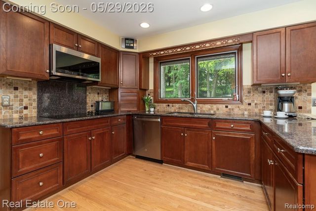1171 Springwood Lane, Rochester Hills, MI 48309