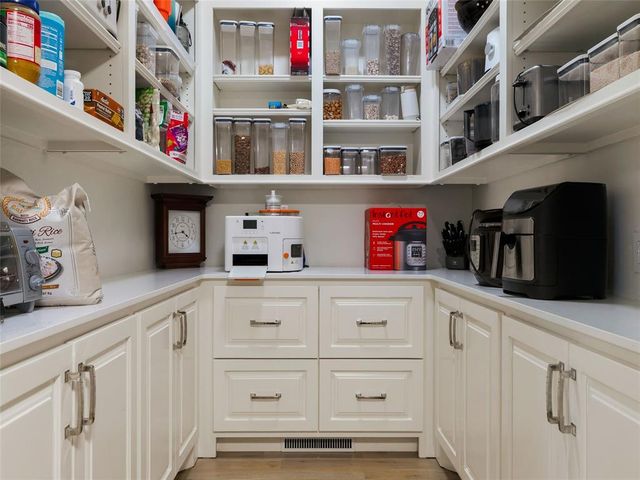 1115 Cumberland Court, Nichols Hills, OK 73116