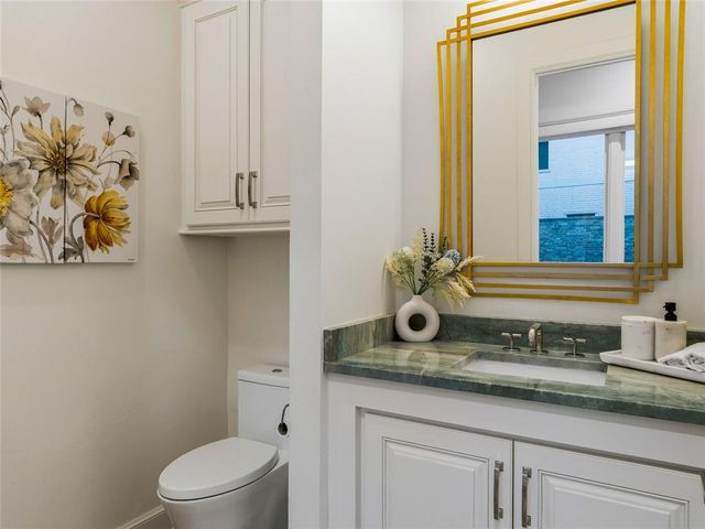 1115 Cumberland Court, Nichols Hills, OK 73116