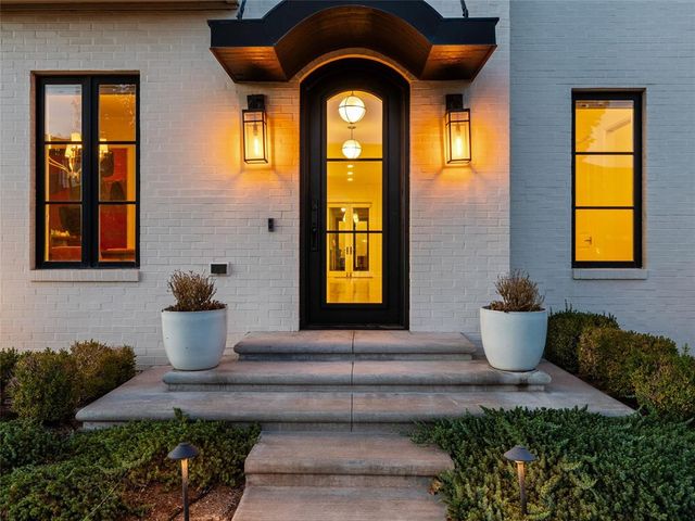 1115 Cumberland Court, Nichols Hills, OK 73116