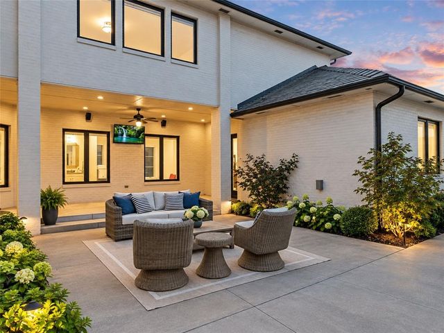 1115 Cumberland Court, Nichols Hills, OK 73116