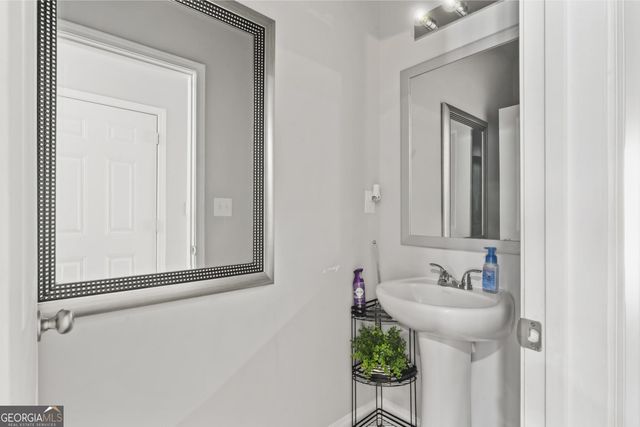 460 Village Creek Drive B, Atlanta, GA 30354