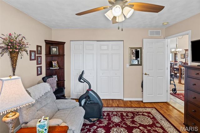 2759 E B Street Road, Belleville, IL 62221