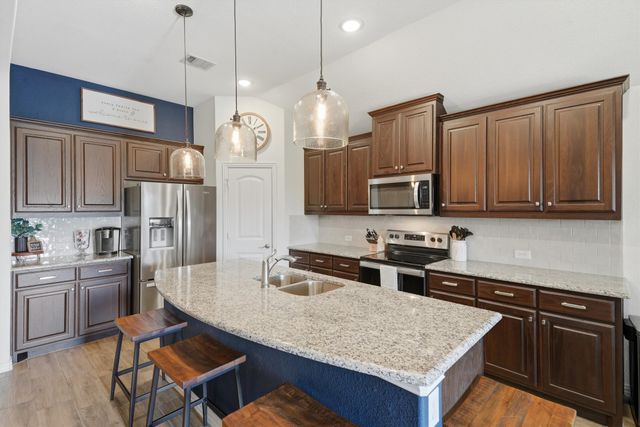 1041 Legacy Oaks, Joshua, TX 76058