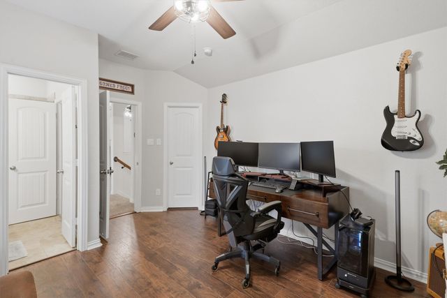 1041 Legacy Oaks, Joshua, TX 76058
