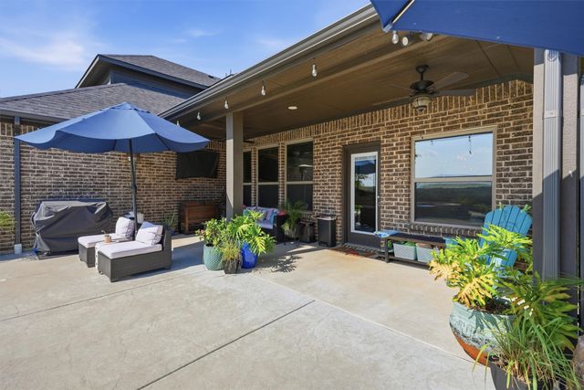 1041 Legacy Oaks, Joshua, TX 76058