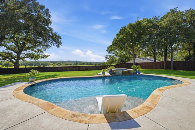 1041 Legacy Oaks, Joshua, TX 76058