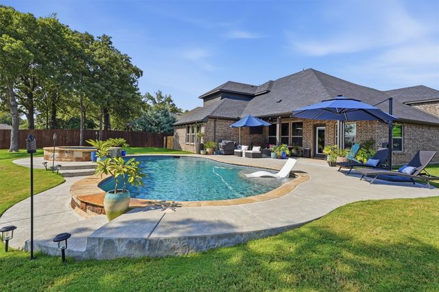 1041 Legacy Oaks, Joshua, TX 76058
