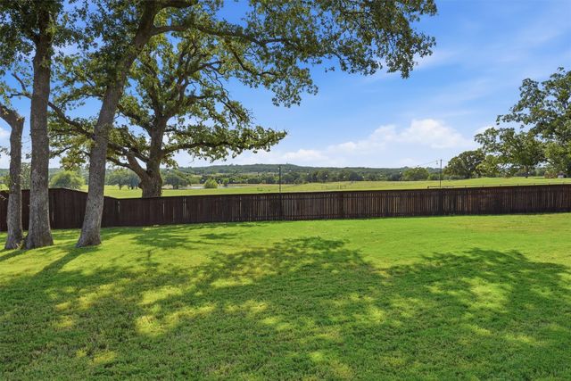 1041 Legacy Oaks, Joshua, TX 76058