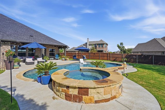 1041 Legacy Oaks, Joshua, TX 76058