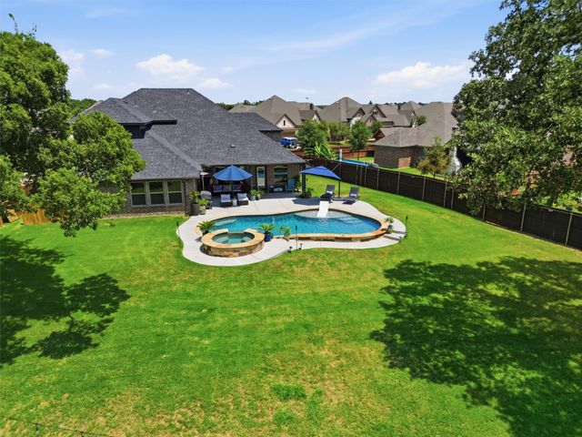 1041 Legacy Oaks, Joshua, TX 76058
