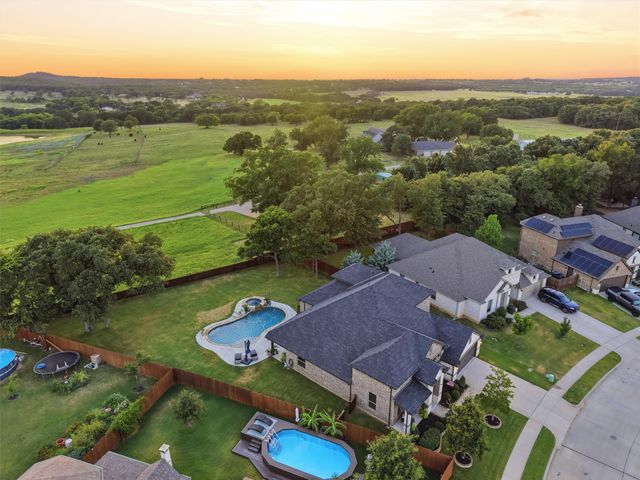 1041 Legacy Oaks, Joshua, TX 76058