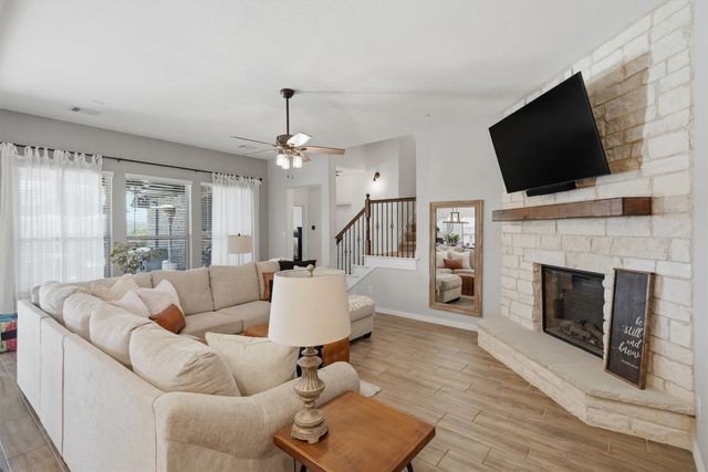 1041 Legacy Oaks, Joshua, TX 76058