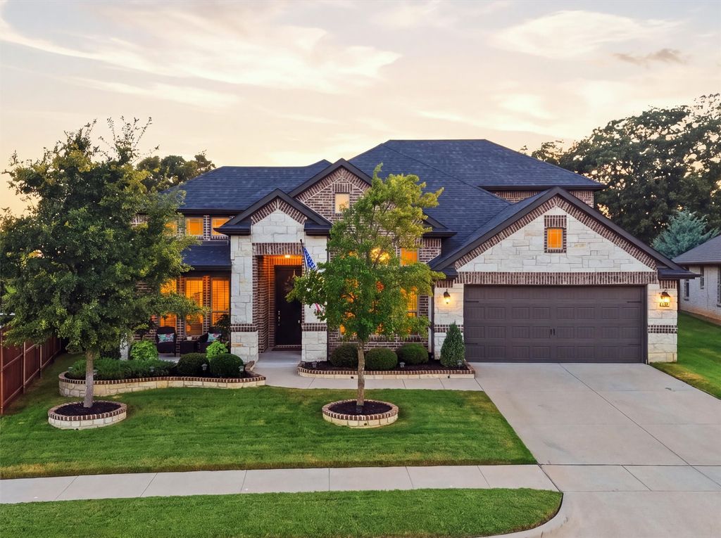 1041 Legacy Oaks, Joshua, TX 76058