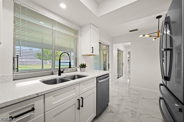 1614 NE 6th TER, Cape Coral, FL 33909