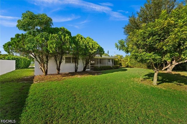 1614 NE 6th TER, Cape Coral, FL 33909