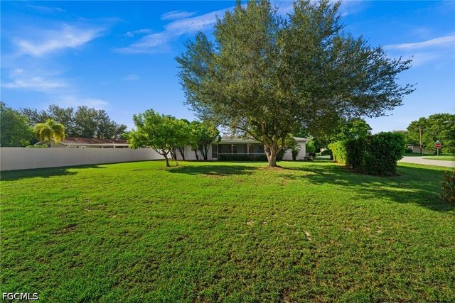 1614 NE 6th TER, Cape Coral, FL 33909