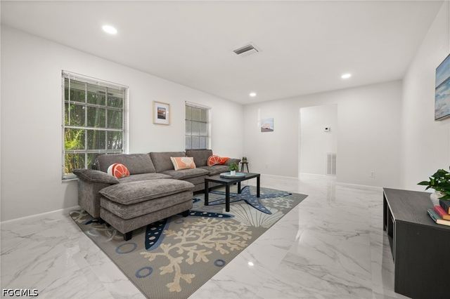 1614 NE 6th TER, Cape Coral, FL 33909