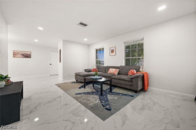 1614 NE 6th TER, Cape Coral, FL 33909