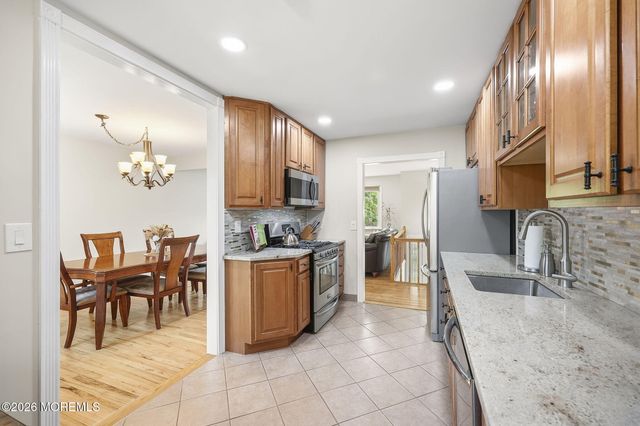 7 Saratoga Drive, Manalapan, NJ 07726