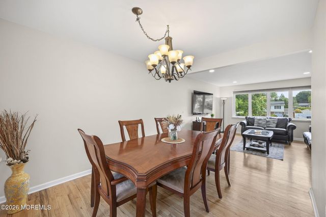 7 Saratoga Drive, Manalapan, NJ 07726