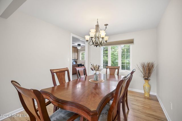 7 Saratoga Drive, Manalapan, NJ 07726