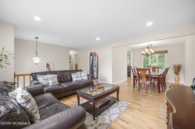 7 Saratoga Drive, Manalapan, NJ 07726