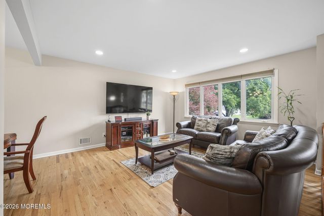 7 Saratoga Drive, Manalapan, NJ 07726