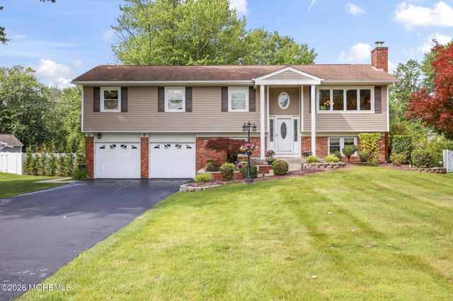7 Saratoga Drive, Manalapan, NJ 07726