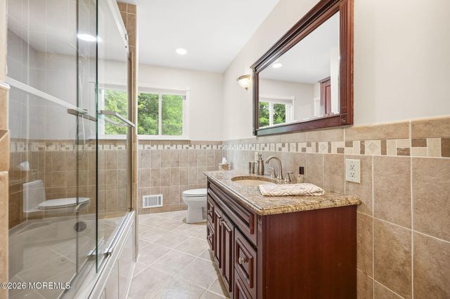 7 Saratoga Drive, Manalapan, NJ 07726
