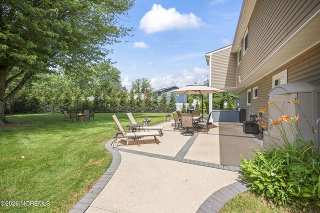 7 Saratoga Drive, Manalapan, NJ 07726