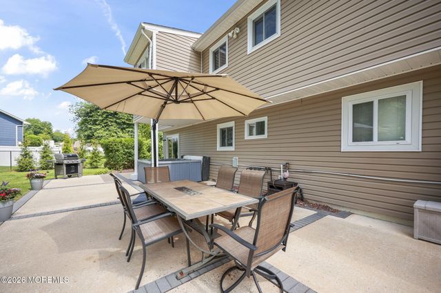 7 Saratoga Drive, Manalapan, NJ 07726