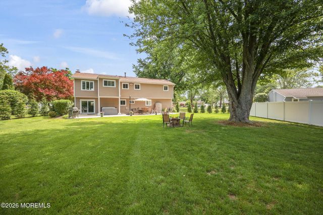 7 Saratoga Drive, Manalapan, NJ 07726