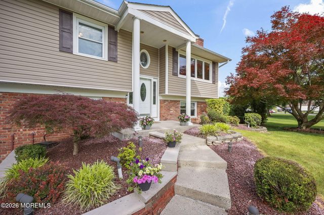7 Saratoga Drive, Manalapan, NJ 07726