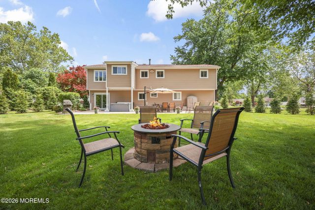 7 Saratoga Drive, Manalapan, NJ 07726