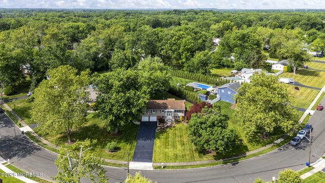 7 Saratoga Drive, Manalapan, NJ 07726