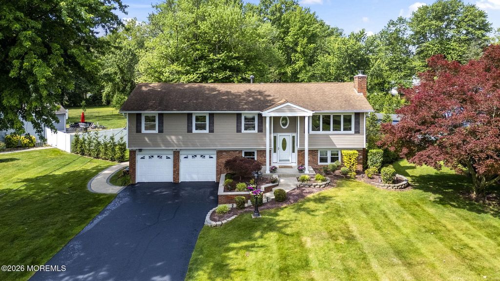 7 Saratoga Drive, Manalapan, NJ 07726